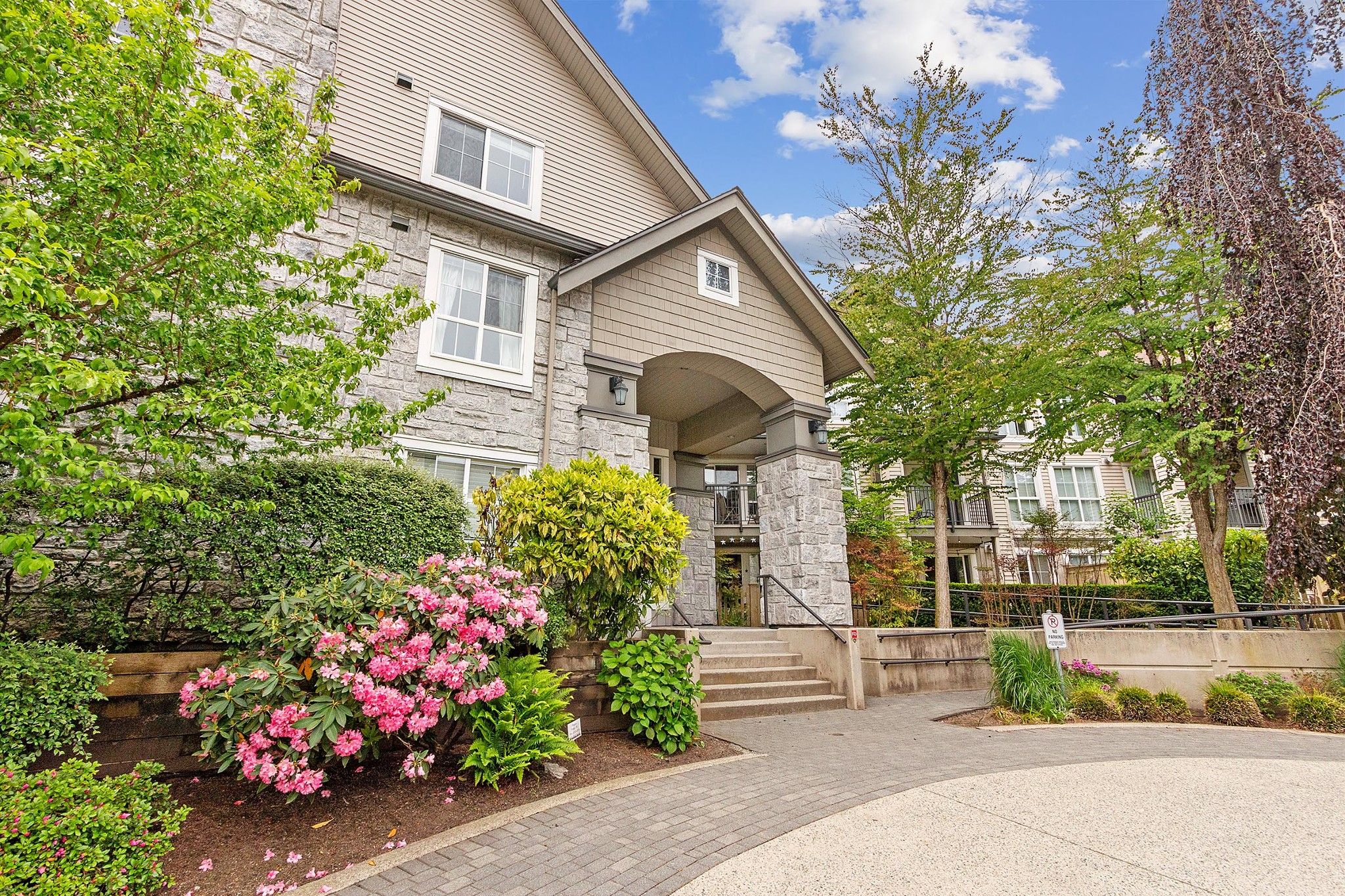 Main Photo: 351 1100 E 29TH Street in North Vancouver: Lynn Valley Condo for sale in "Highgate" : MLS®# R2695643