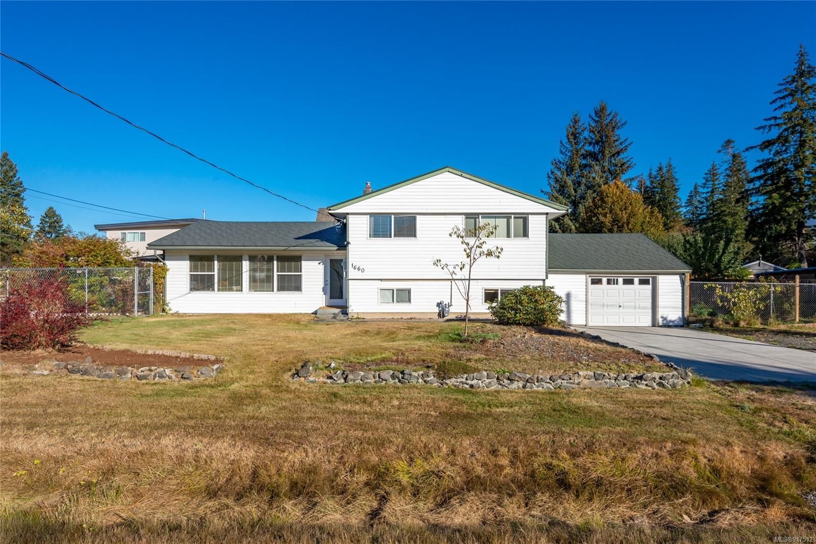 Main Photo: 1660 Dolora Rd in Campbell River: CR Campbell River Central House for sale : MLS®# 917512