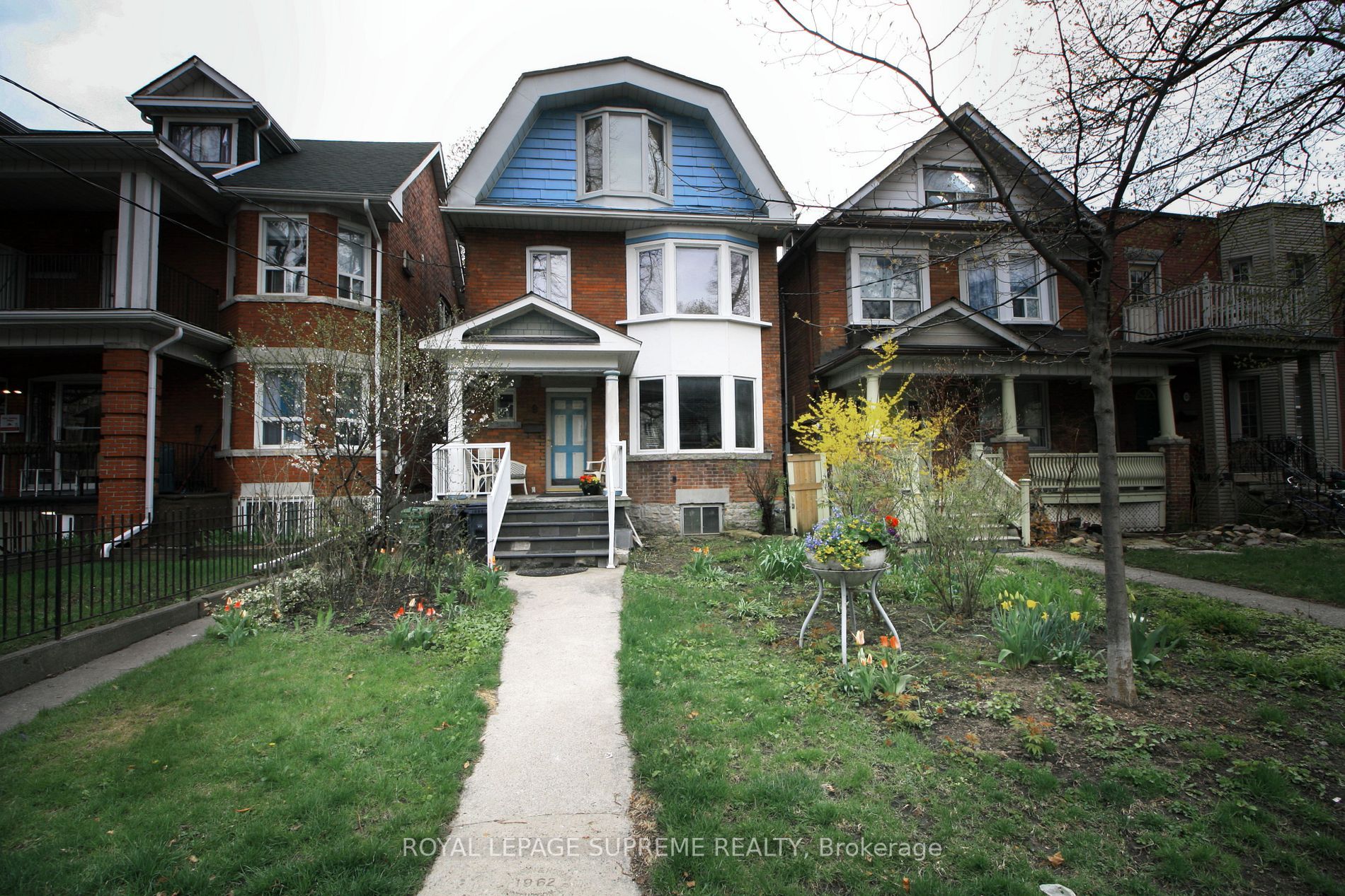 Main Photo: 9 Thorburn Avenue in Toronto: South Parkdale Property for sale (Toronto W01)  : MLS®# W5931480