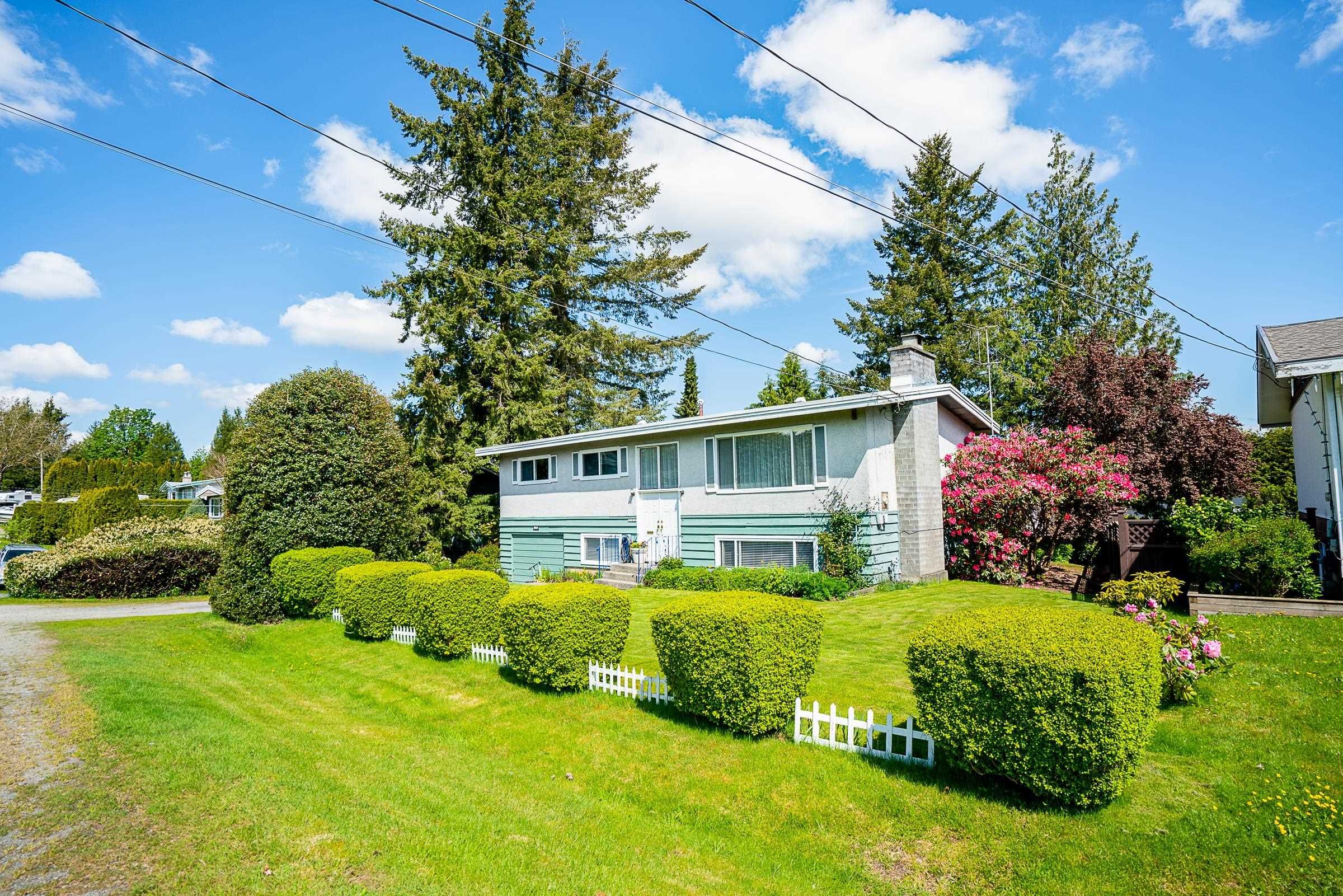 Main Photo: 26815 30 Avenue in Langley: Aldergrove Langley House for sale : MLS®# R2691348