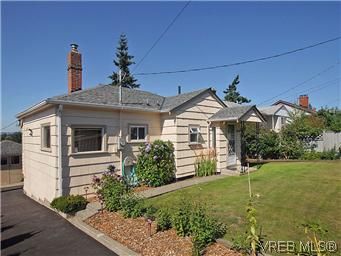 Main Photo:  in VICTORIA: SW Marigold House for sale (Saanich West)  : MLS®# 587125