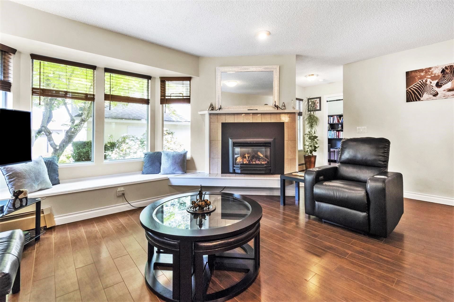 Photo 8: Photos: 8808 FINCH Court in Burnaby: Forest Hills BN Townhouse for sale (Burnaby North)  : MLS®# R2686440
