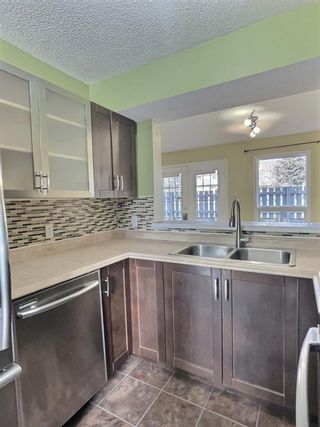 Photo 11: 103 Signal Hill Green SW in Calgary: Signal Hill Row/Townhouse for sale : MLS®# A2035094