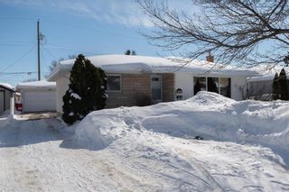 Photo 1: 33 Macaulay Place in Winnipeg: North Kildonan House for sale (3F)  : MLS®# 202204726
