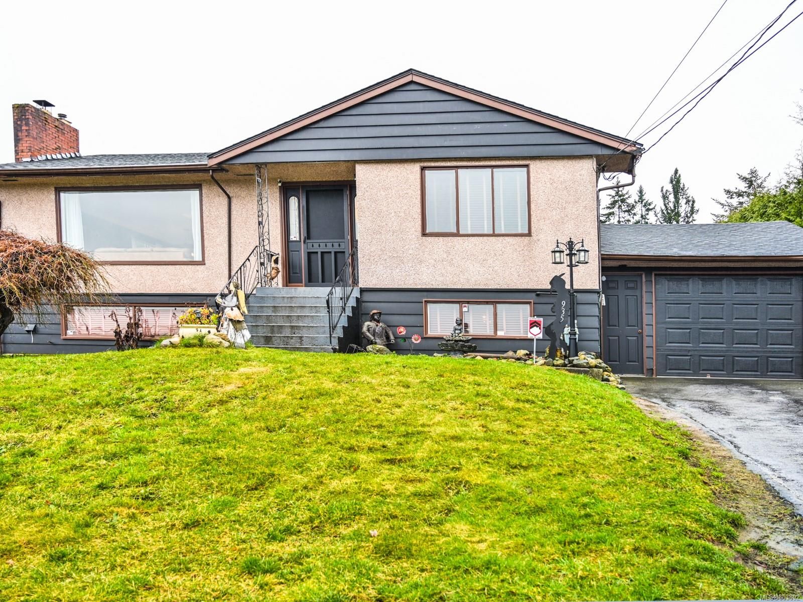 Main Photo: 935 Brechin Rd in Nanaimo: Na Departure Bay House for sale : MLS®# 863892