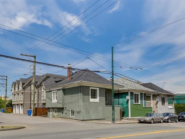 Main Photo: 517 COMMERCIAL Drive in Vancouver: Hastings House for sale (Vancouver East)  : MLS®# R2753818