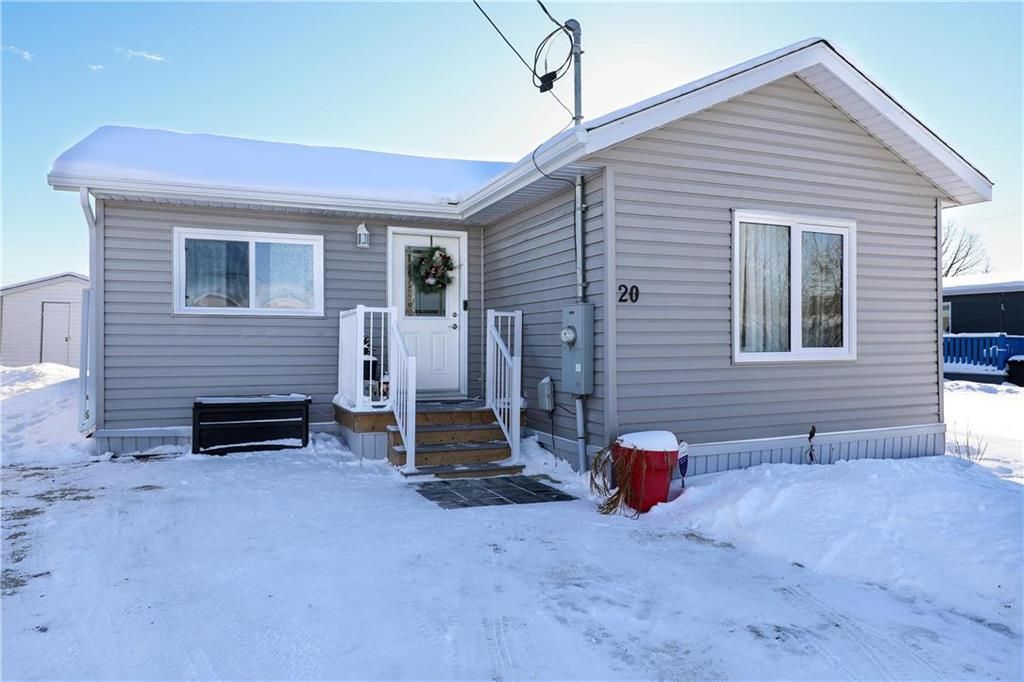 Main Photo: 20 Aspen Four Drive in Steinbach: R16 Residential for sale : MLS®# 202302093
