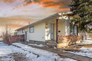 Photo 2: 28 Berkley Close NW in Calgary: Beddington Heights Semi Detached (Half Duplex) for sale : MLS®# A2103849