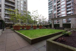 Photo 2: 1903 969 RICHARDS Street in Vancouver: Downtown VW Condo for sale in "MONDRIAN II" (Vancouver West)  : MLS®# R2026391