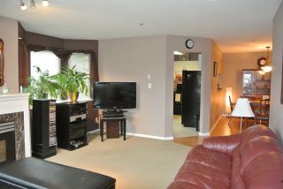 Photo 10: 102 20257 54 Avenue in Langley: Langley City Condo for sale in "OXFORD COURT" : MLS®# R2412979