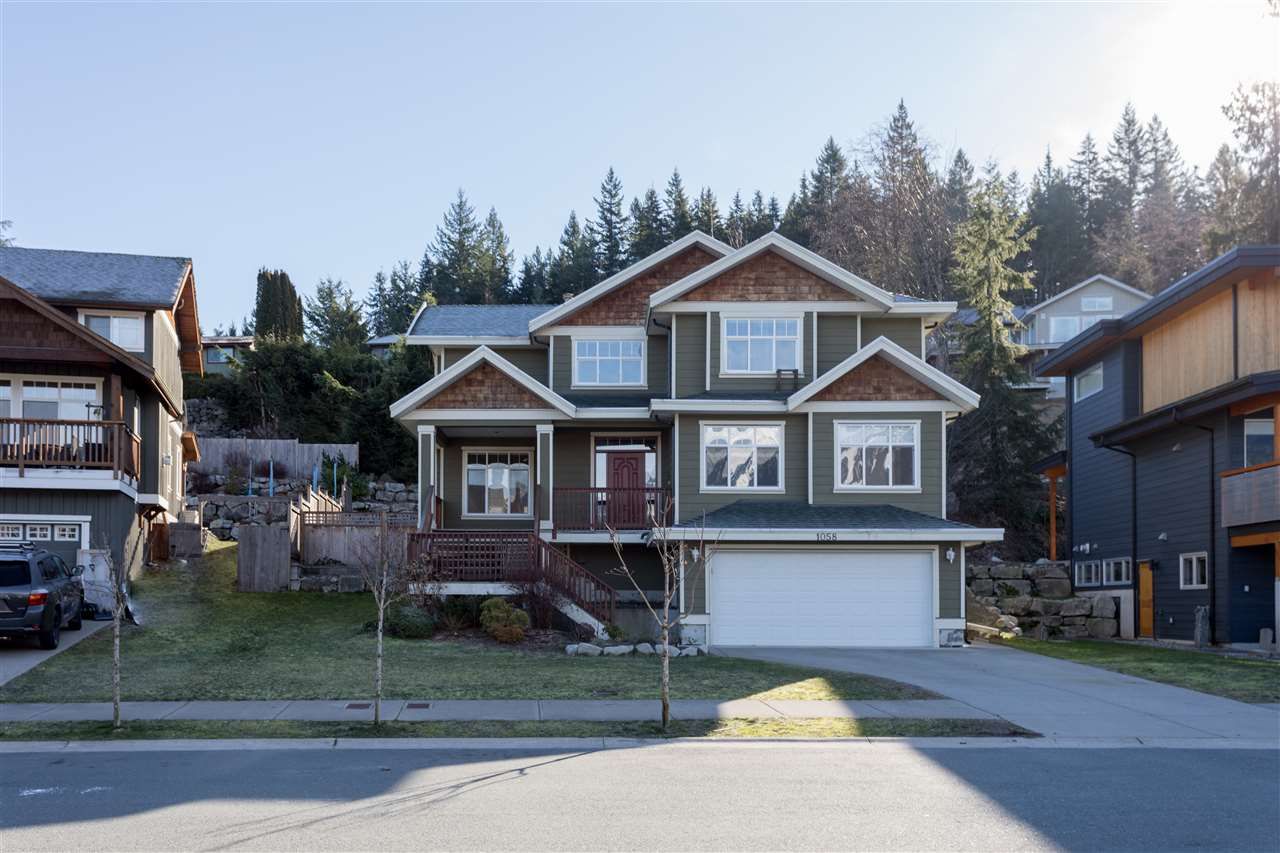 Main Photo: 1058 JAY Crescent in Squamish: Garibaldi Highlands House for sale in "THUNDERBIRD CREEK" : MLS®# R2301322
