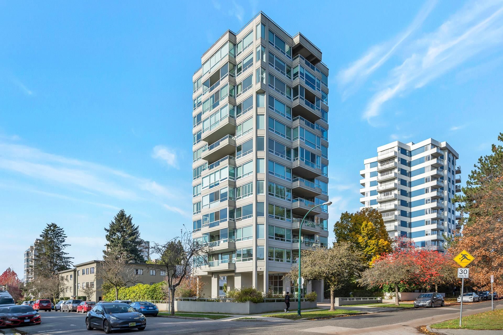 Main Photo: 1 5885 YEW Street in Vancouver: Kerrisdale Condo for sale (Vancouver West)  : MLS®# R2831772