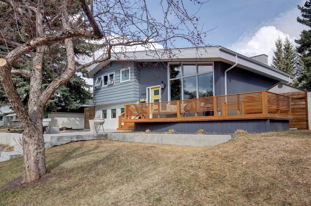 Main Photo: 1008 78 Avenue SW in Calgary: Chinook Park Detached for sale : MLS®# A1094212