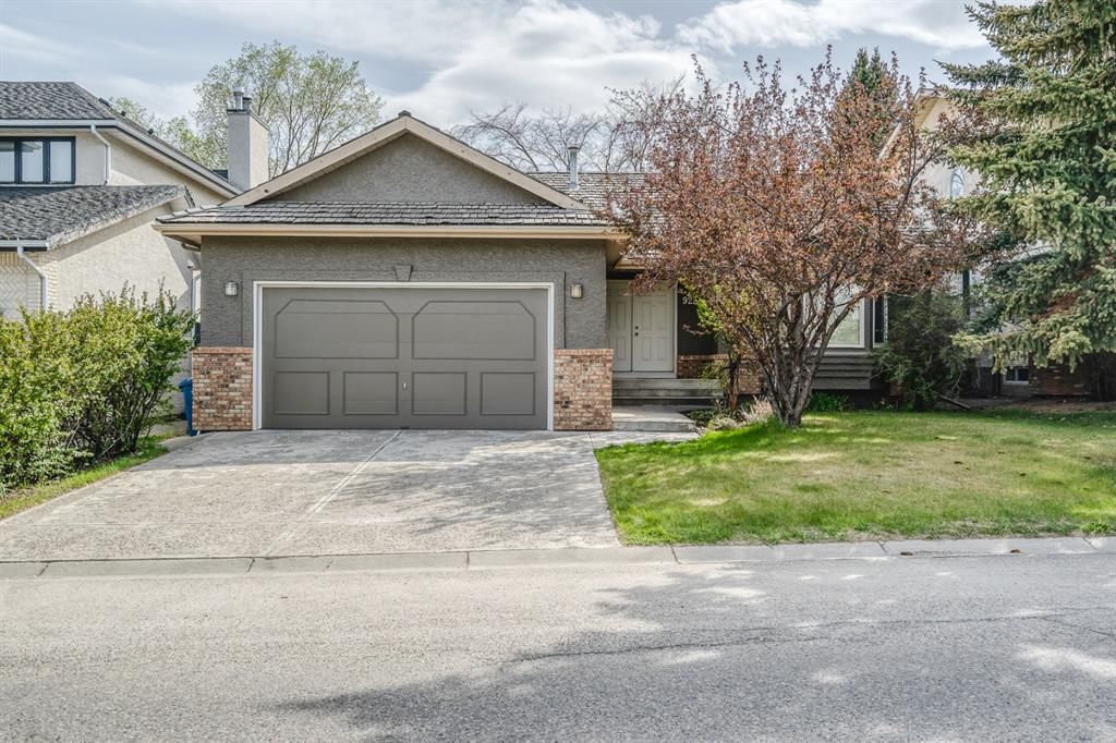 Main Photo: 923 Shawnee Drive SW in Calgary: Shawnee Slopes Detached for sale : MLS®# A1208180