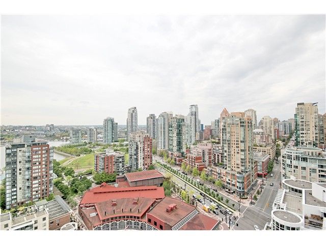 Main Photo: 2706 1199 MARINASIDE Crescent in Vancouver: Yaletown Condo for sale in "AQUARIUS 1" (Vancouver West)  : MLS®# V1064284