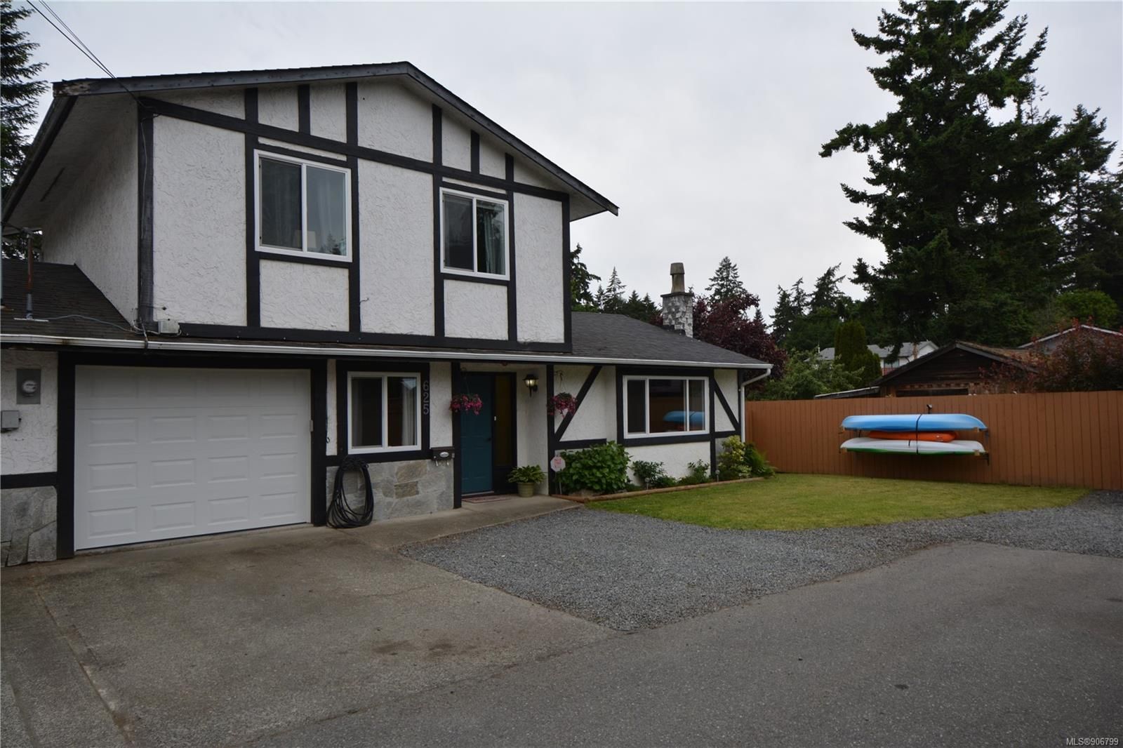Main Photo: B 625 Kelly Rd in Colwood: Co Hatley Park Half Duplex for sale : MLS®# 906799