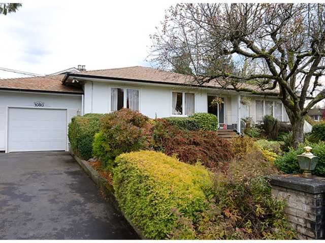 Main Photo: 1080 12TH Street in West Vancouver: Ambleside House for sale : MLS®# V919286