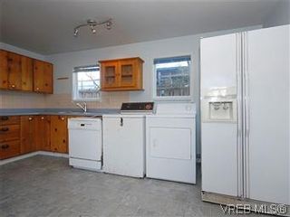 Photo 9: 669 Pine St in VICTORIA: VW Victoria West House for sale (Victoria West)  : MLS®# 560025