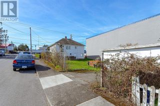 Photo 12: 472 Burnside Rd E in Saanich: House for sale : MLS®# 955953