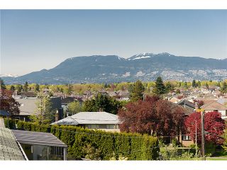 Photo 3: 2911 W KING EDWARD Avenue in Vancouver: Arbutus House for sale in "Arbutus Ridge" (Vancouver West)  : MLS®# V1103648
