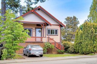 Photo 1: 2969 Cedar Hill Rd in Victoria: Vi Oaklands House for sale : MLS®# 903341