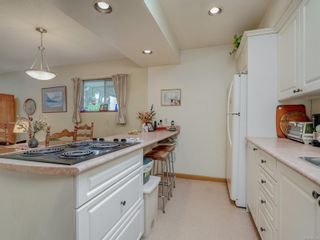 Photo 10: 3572 Elliston Ave in Saanich: SE Quadra Single Family Residence for sale (Saanich East)  : MLS®# 967356