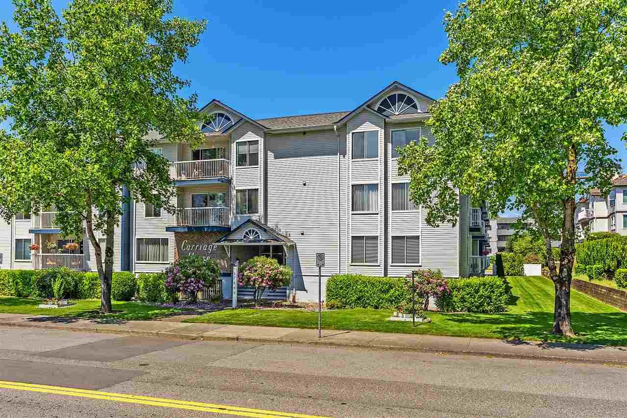 Main Photo: 301 17695 58 Avenue in Surrey: Cloverdale BC Condo for sale in "The Carriage House" (Cloverdale)  : MLS®# R2374276