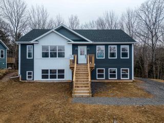 Photo 2: 136 Maple Avenue in Wolfville: Kings County Residential for sale (Annapolis Valley)  : MLS®# 202400460