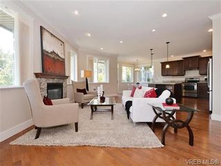 Photo 2: 2190 Stone Gate in VICTORIA: La Bear Mountain House for sale (Langford)  : MLS®# 742142