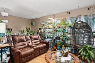 Photo 3: 730 Snowdrop Ave in Saanich: SW Marigold Full Duplex for sale (Saanich West)  : MLS®# 879615