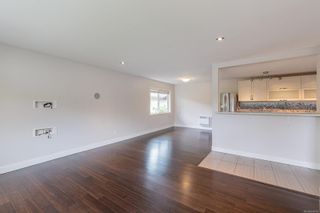 Photo 4: 2676 Capital Hts in Victoria: Vi Oaklands Half Duplex for sale : MLS®# 904187