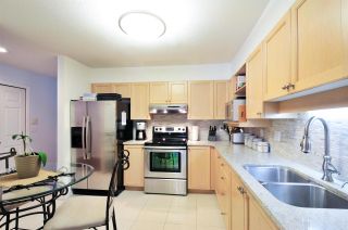 Photo 4: 405 6735 STATION HILL COURT in Burnaby: South Slope Condo for sale (Burnaby South)  : MLS®# R2149958