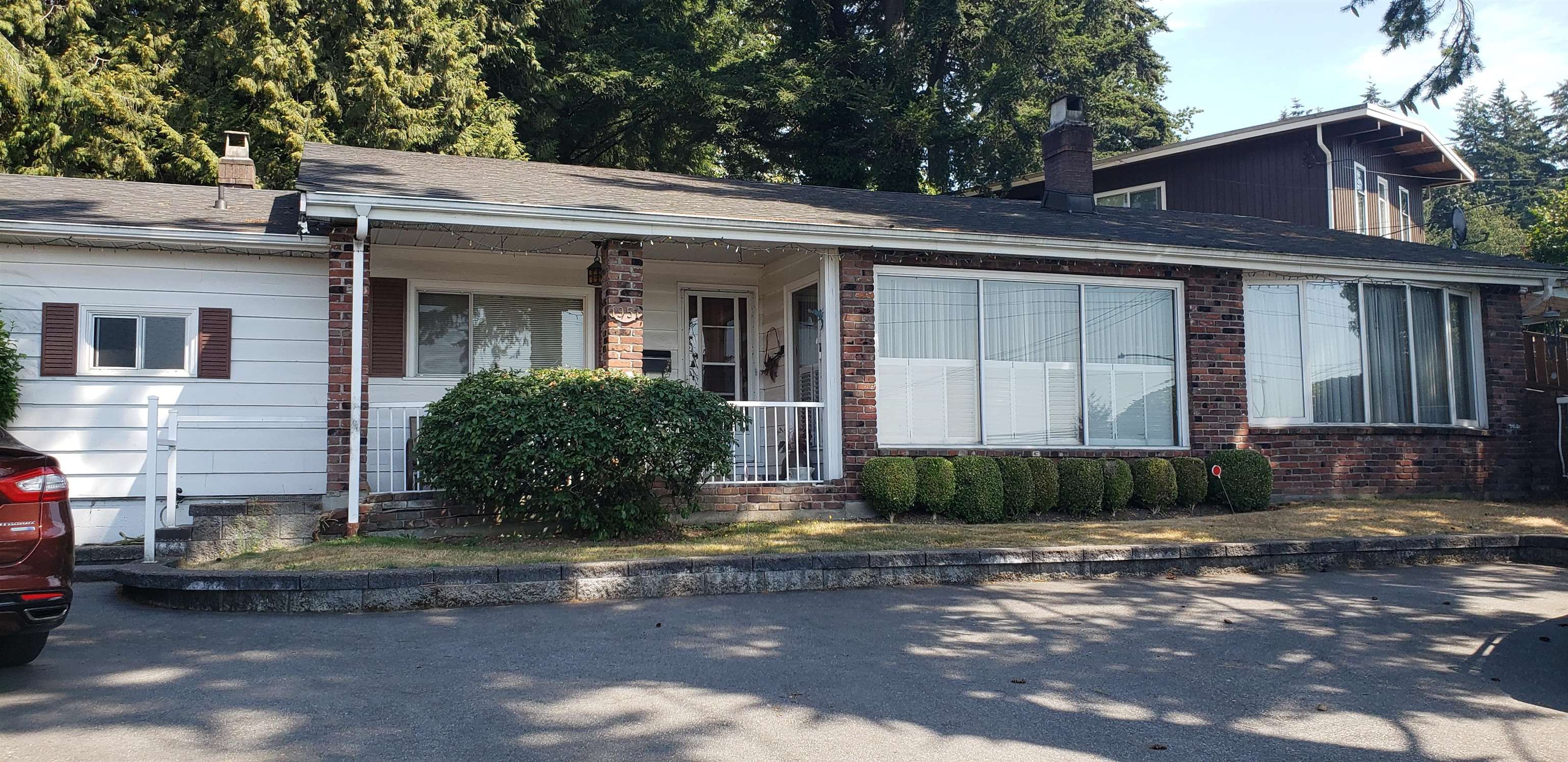 Main Photo: 1951 CAPE HORN Avenue in Coquitlam: Cape Horn House for sale in "CAPE HORN" : MLS®# R2740459