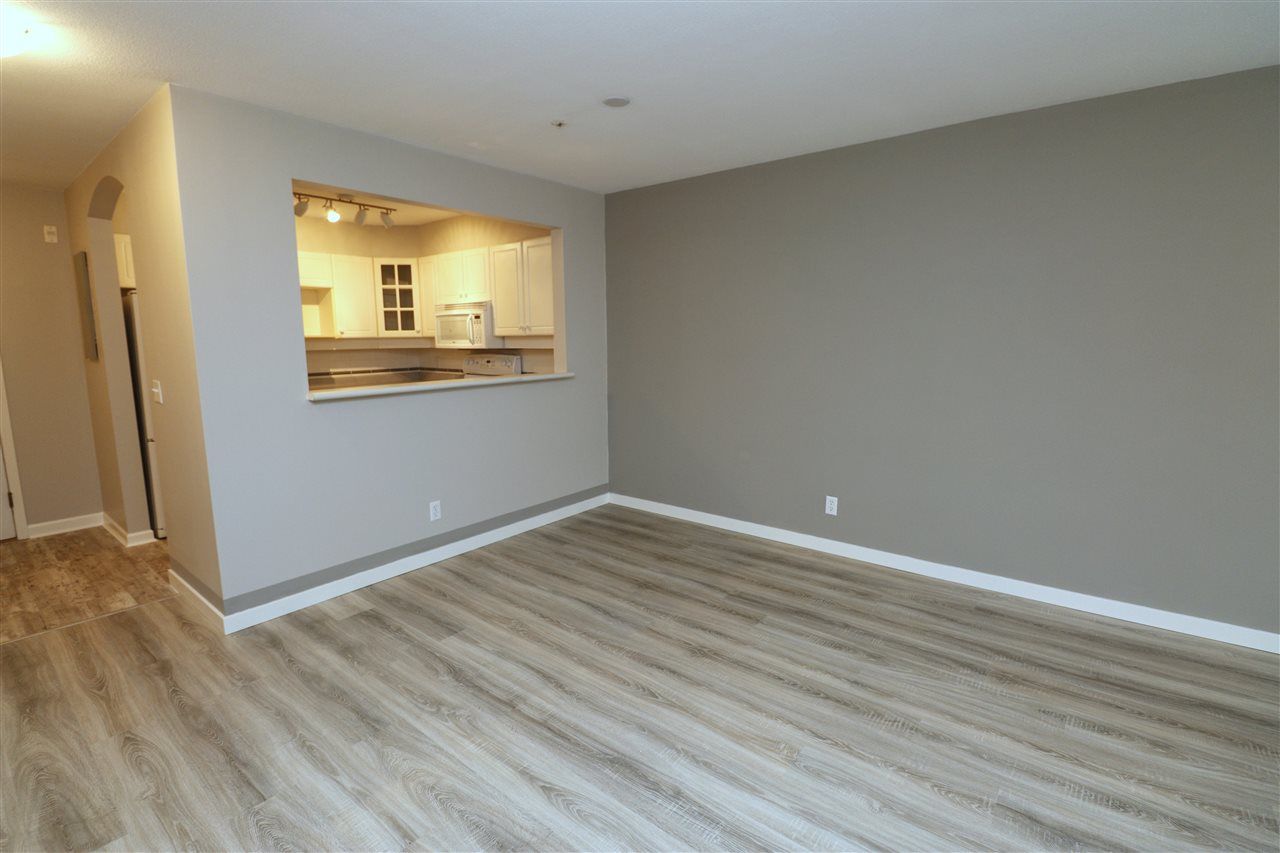 Photo 5: Photos: 205 20125 55A Avenue in Langley: Langley City Condo for sale in "BLACKBERRY LANE II" : MLS®# R2490033