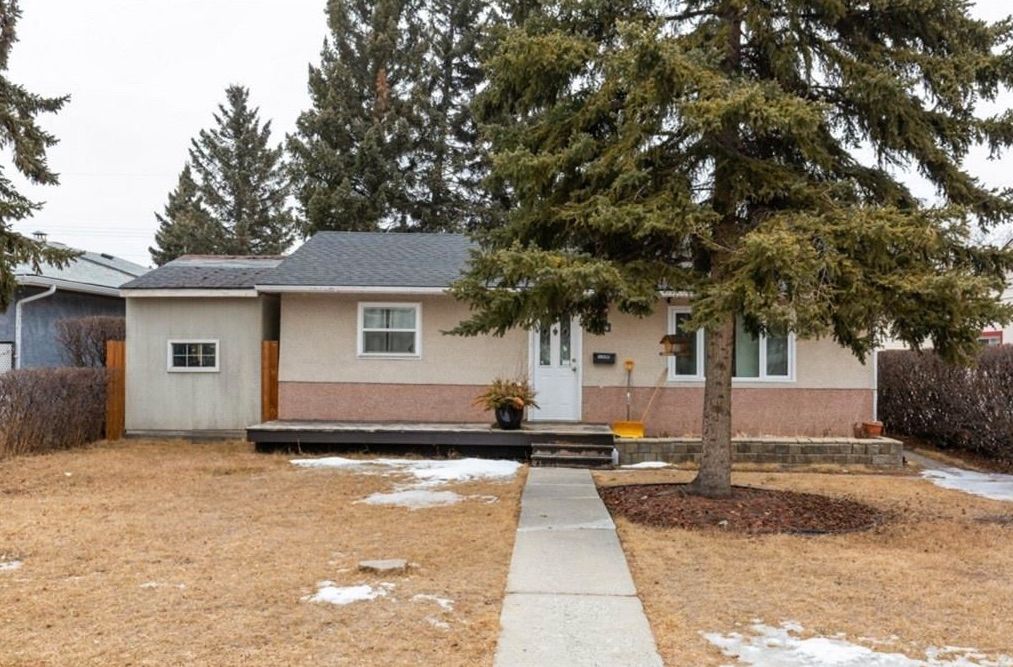Main Photo: 34 Avenue NW in Calgary: Bowness Detached for sale
