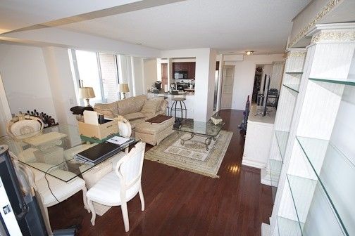 Main Photo: 1112 310 Red Maple Road in Richmond Hill: Langstaff Condo for lease : MLS®# N3453681
