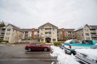Photo 2: 211 19835 64 Avenue in Langley: Willoughby Heights Condo for sale in "Willowbrook Gate" : MLS®# R2757705