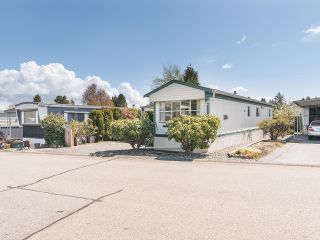 Photo 3: 15878 NORFOLK Road in Surrey: King George Corridor Manufactured Home for sale in "CRANLEY PLACE" (South Surrey White Rock)  : MLS®# R2682652