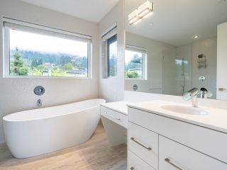 Photo 14: 512 SAVILLE Crescent in North Vancouver: Upper Delbrook House for sale : MLS®# R2697481