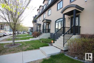 Photo 2: 5839 MULLEN PLACE Place in Edmonton: Zone 14 Townhouse for sale : MLS®# E4299664