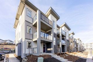 Photo 2: 130 Spring Creek Common SW in Calgary: Springbank Hill Row/Townhouse for sale : MLS®# A2094130