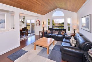 Photo 9: 3350 Haida Dr in Colwood: Co Triangle House for sale : MLS®# 837358