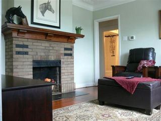 Photo 3: 615 Kent Rd in VICTORIA: SW Tillicum House for sale (Saanich West)  : MLS®# 686398