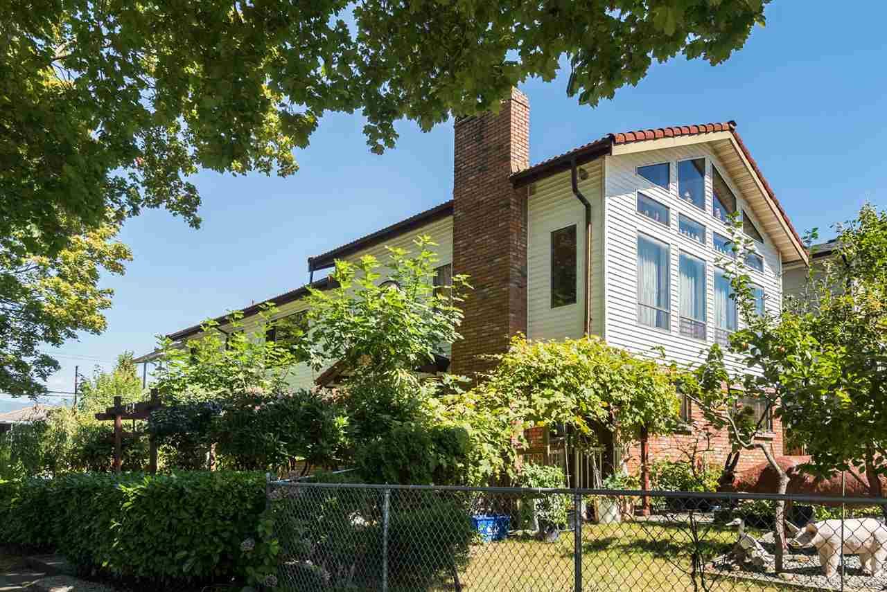 Main Photo: 424 N KAMLOOPS Street in Vancouver: Hastings East House for sale (Vancouver East)  : MLS®# R2102012