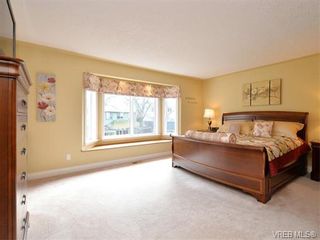 Photo 9: 917 Maltwood Terr in VICTORIA: SE Broadmead House for sale (Saanich East)  : MLS®# 751326