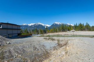 Photo 2: 2910 HUCKLEBERRY Drive in Squamish: University Highlands Land for sale in "University Heights" : MLS®# R2618653