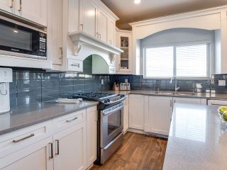Photo 6: 21153 77B Avenue in Langley: Willoughby Heights Condo for sale in "Yorkson Shaunessy Mews" : MLS®# R2338148
