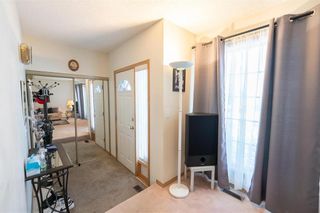 Photo 2: 11 Hobart Place in Winnipeg: Residential for sale (2F)  : MLS®# 202103329