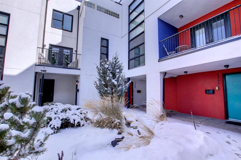 Main Photo: 1258 10 Street SW in Calgary: Beltline Row/Townhouse for sale : MLS®# A1185764