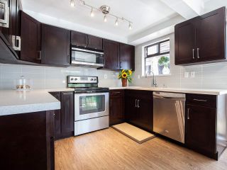 Photo 2: 6931 LUCAS Road in Richmond: Woodwards Townhouse for sale in "TIMBERWOOD VILLAGE" : MLS®# R2097449
